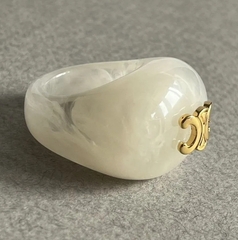 84568 - Кольцо печатка крупная из акрила с лого CELINE