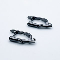 Ювелирные швензы, цвет черный металл, размер 18*3 мм, цена за пару