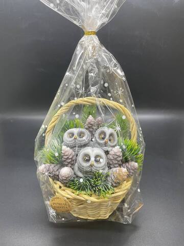 Ароматическое мыло совы и шишки в плетеной корзинке