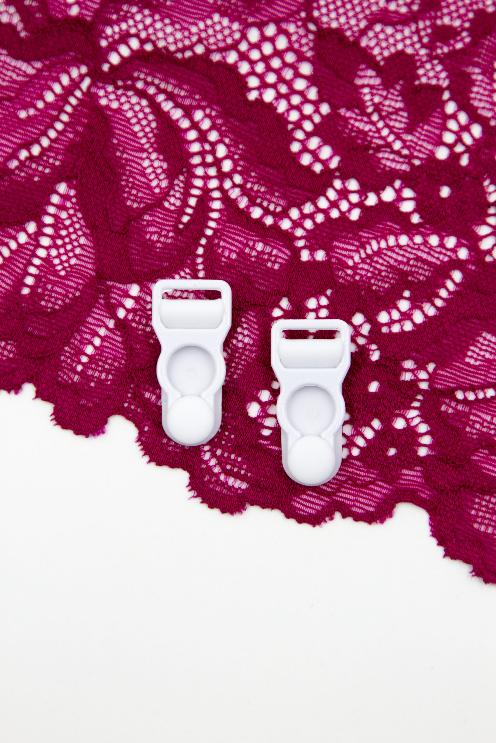 Чулкодержатель металлический 1 см белый с белой вставкой