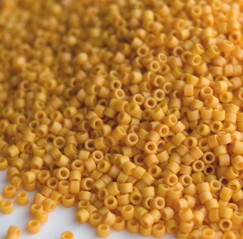 DB-2285 Бисер цилиндрический Миюки делика 11/0 Оранжевй матовый непрозрачный /Miyuki delica 11/0 opaque glazed frosted orange