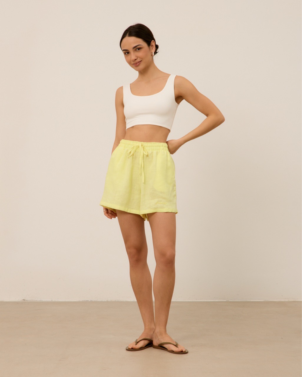 Шорты из 100% льна, лимонные