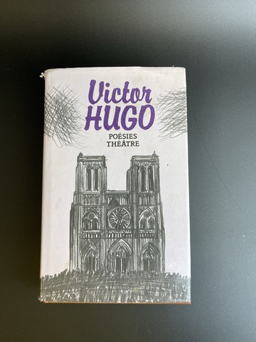 Книга Victor Hugo " Poesies theatre" М.Радуга 1986 год СССР (Виктор Гюго. Избранное. На французском и русском язяке)