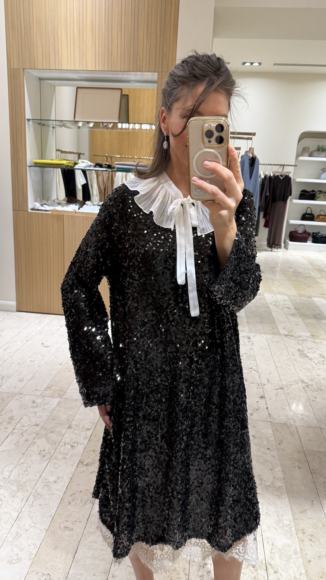 Расклешенное платье в пайетках