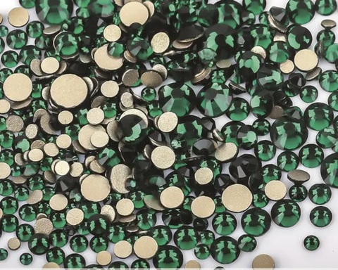 Стеклянные стразы  (размер микс) 1140шт, цвет изумруд