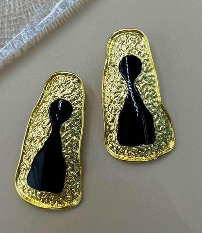 sergi-zamochnaya-skvazhina-style-schiaparelli-zoloto-chernaya-ehmal