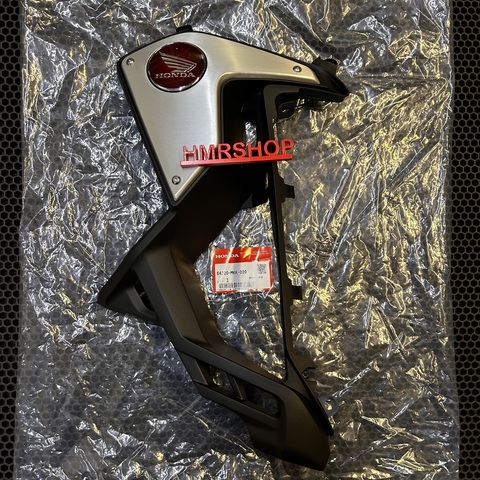 Honda Пластик боковой черный с круглой эмблемой CRF 1000 2018-2019 правый 64320-MKK-D20