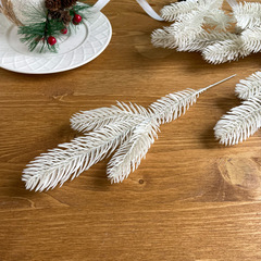 Еловая ветка-трехлапка, декор зимний, рождественский, бело-кремовый цвет, 25 см, набор 5 веток.