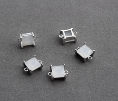 Коннектор квадрат 7*10 мм, белый опал, покрытие родий