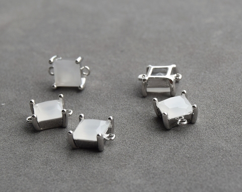 Коннектор квадрат 7*10 мм, белый опал, покрытие родий