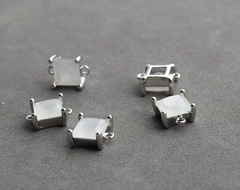 Коннектор квадрат 7*10 мм, белый опал, покрытие родий