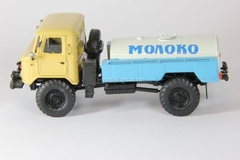 GAZ-66 tanker Milk beige-blue-white Agat Mossar Tantal 1:43