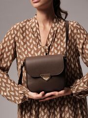 Сумка кожаная через плечо темно-коричневая