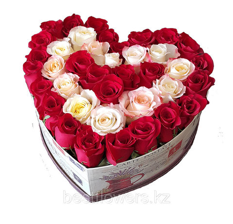 Сердце в коробке из белых и красных роз 5
