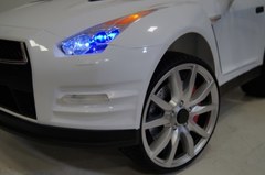 Электромобиль Rivertoys x333xx белый