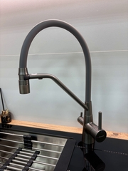 Cмеситель для кухни с выходом для питьевой воды и гибким силиконовым изливом Accoona A5179ST-19 оружейная сталь