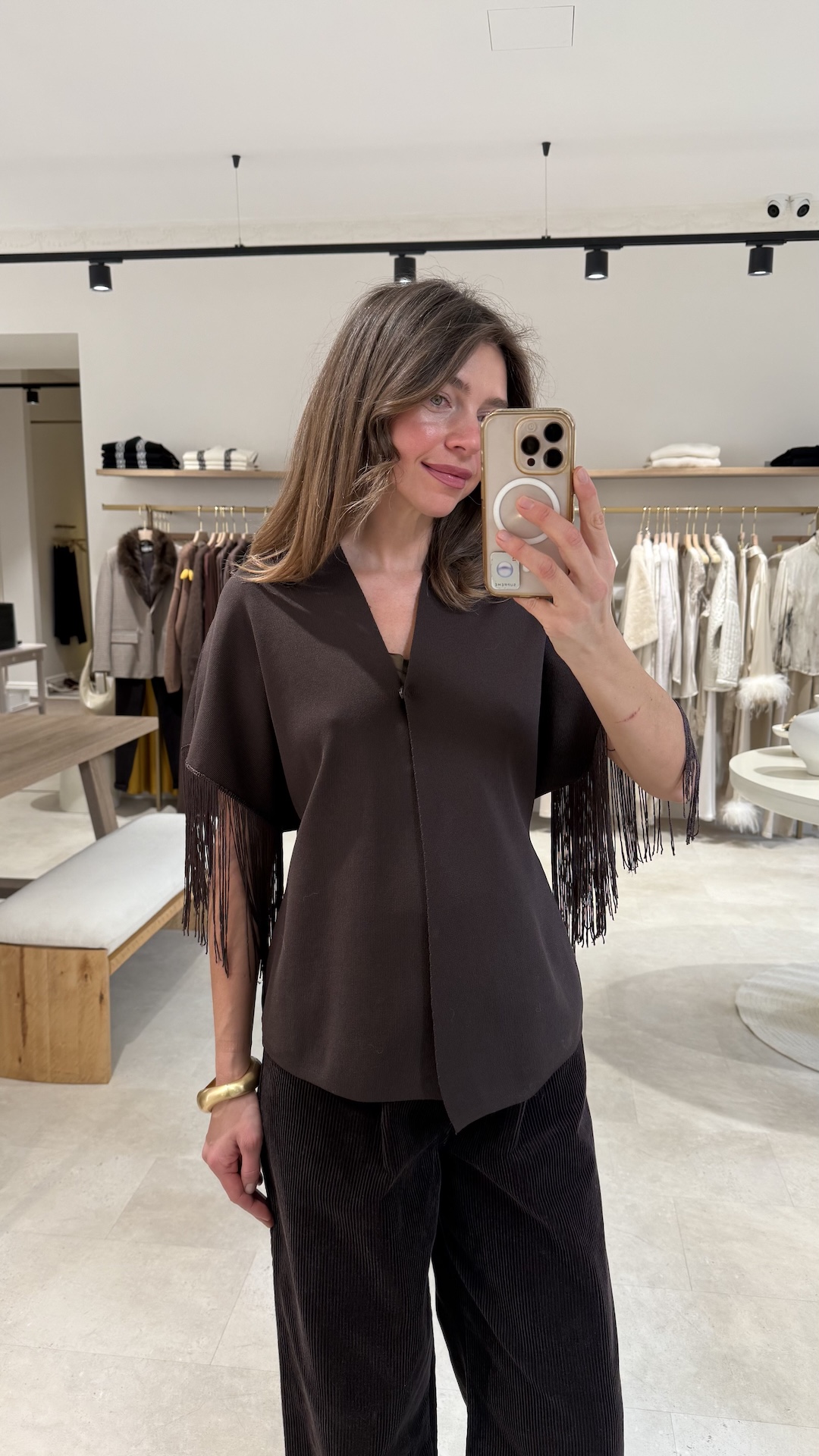 Кардиган с бахромой на плечах