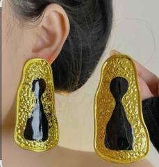 sergi-zamochnaya-skvazhina-style-schiaparelli-zoloto-chernaya-ehmal