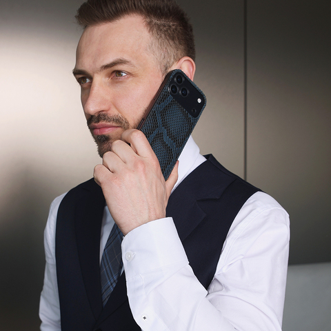 Чехол-накладка для iPhone 17 Pro Max Louis из кожи питона, синего цвета