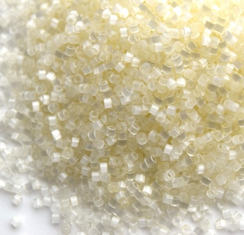 DB-0672 Бисер цилиндрический Миюки делика 11/0 Слоновая кость шелковый сатин /Miyuki delica 11/0 Ivory Silk Satin