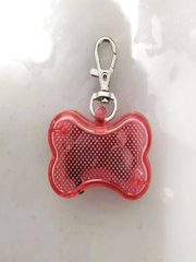 Светодиодный брелок-адресник для собак Косточка, цвет розовый