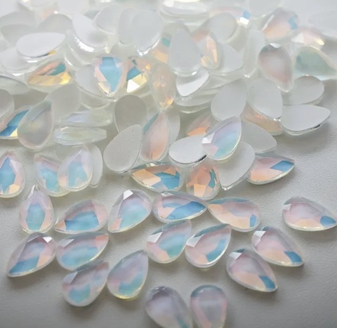 Стеклянные стразы  (5,5*8мм) 25шт, цвет белый с переливом