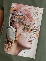 Футболка из 100% хлопка с авторским принтом.  D49.092 (120220)