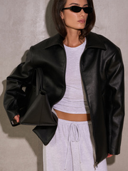 куртка из веган кожи с объемными подплечниками