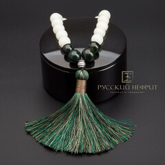 Четки Dune. Бело-медовый, зеленый нефрит. 12 мм.