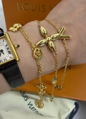 Браслет LV коллекция Gramс с подвесками из латуни в позолоте lux