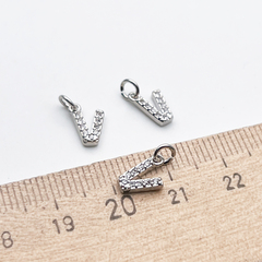 Подвеска Буква V, родиевое покрытие, фианиты, размер 9*6 мм, цена за 1 шт