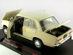 VAZ-2101 Lada 1200 (1971) cream IST18001B IST Models 1:43