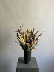 Композиция в кашпо Эмбелия