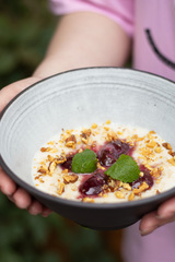 ОВСЯНАЯ КАША С КАРАМЕЛИЗИРОВАННОЙ СЛИВОЙ NEW