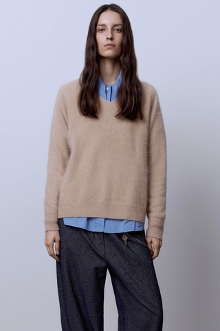 Свитер с V-вырезом из шерсти с кашемиром