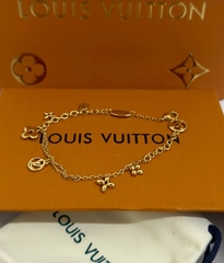 Браслет LV коллекция Gramс с подвесками из латуни в позолоте lux