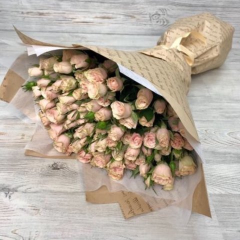 Букет из 29 веточек кустовых роз