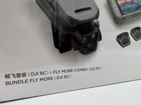 Квадрокоптер DJI Mavic 3 Pro Fly More Combo (DJI RC / с экраном)