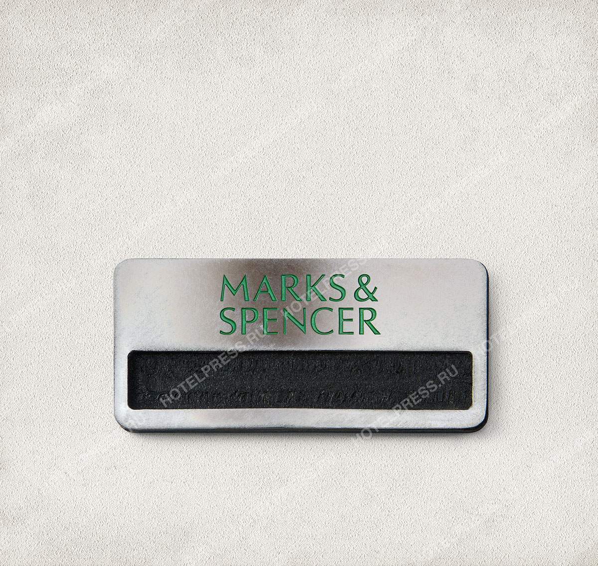 Бейджи из алюминия с гравировкой и эмалью магазина MARKS & SPENCER