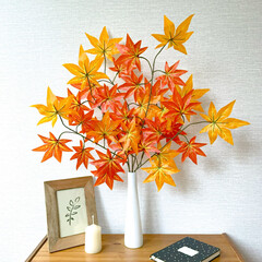 Листья клена двухцветные Оранжево-красные на ветке 70 см, листья 10-14 см, набор 2 ветки