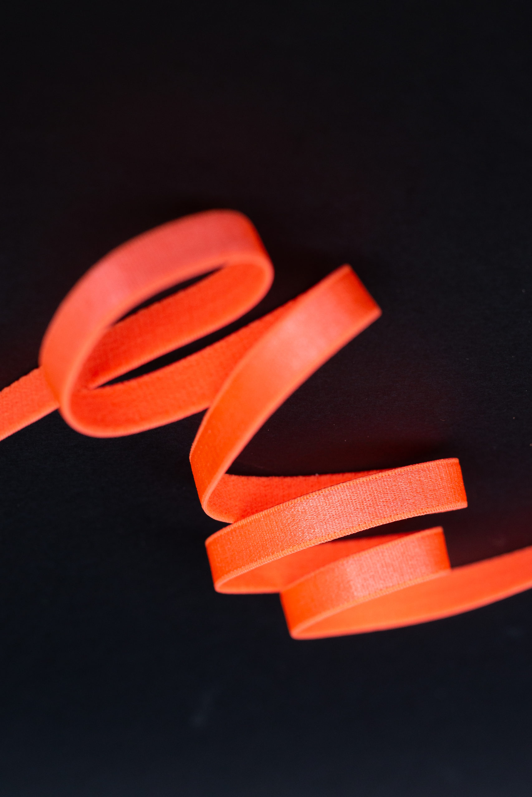 Резинка бретелечная оранжевая неоновая глянцевая 10 мм