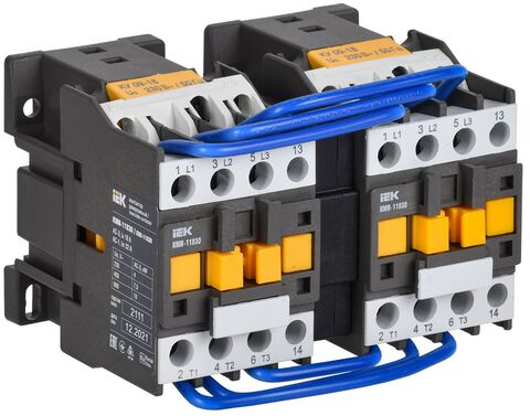 Контактор КМИ-11830 реверс 18А 230В/АС3 2NO IEK