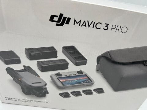 Квадрокоптер DJI Mavic 3 Pro Fly More Combo (DJI RC / с экраном)