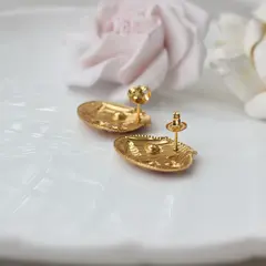 Серьги пусеты Ракушки с эмалью, чёрный, 22*25 мм, сталь, позолота, СГ036