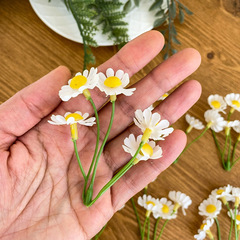 Ромашки луговые искусственные, d цветочка - 2,5 см, набор 8 соцветий по 5 цветочков на каждом.