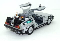 Фигурка WELLY  Back to the Future 2 - Time Machine (Flying DeLorean)