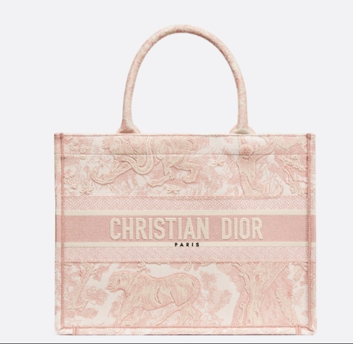 Dior Сумка Dior Book Tote, модель большого формата, розовый Снимок_экрана_12-3-2025_13326_www.dior.com.jpeg