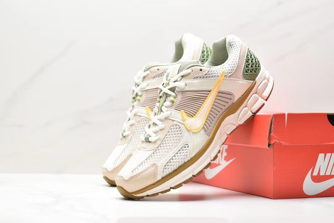 Nike Air Zoom Vomero 5