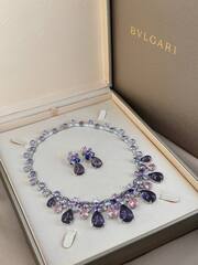 Комплект украшений колье + серьги с аметистовыми и розовыми камнями в стиле BVLGARY