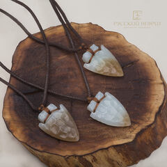 Оберег "Стрела". Медовый нефрит.